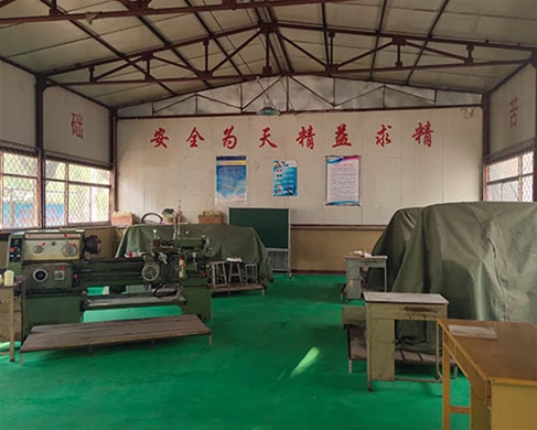 和靈石縣第一職業(yè)高中校領(lǐng)導(dǎo)在?？疾? /></div>
		<h2 id=