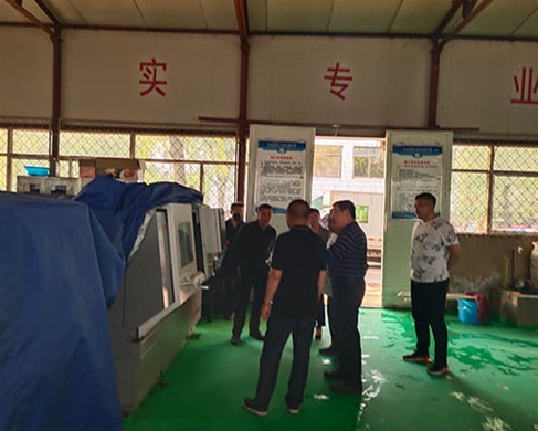和靈石縣第一職業(yè)高中校領(lǐng)導(dǎo)在?？疾? /></div>
		<h2 id=