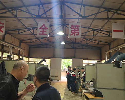 和靈石縣第一職業(yè)高中校領(lǐng)導在?？疾? /></div>
		<h2 id=